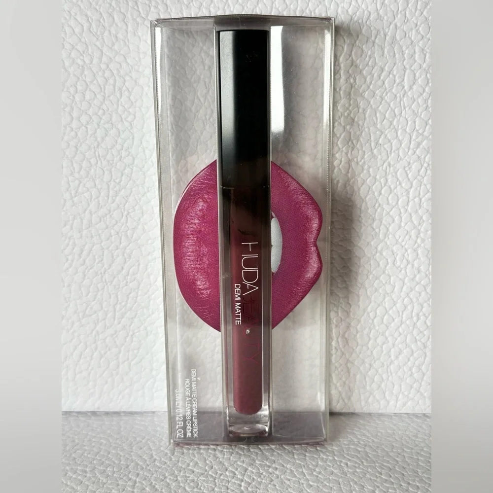 🆕 HUDA BEAUTY Liquid Matte Transfer-proof Lipstick in Catwalk Killa NIB